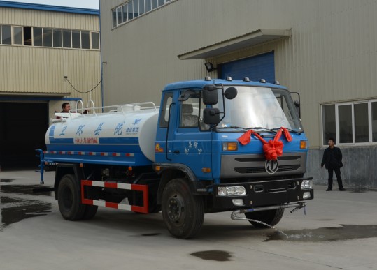 環衛車順利交付隴縣綜合管理局